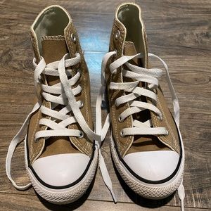 Boys Converse Chuck Taylor All star hi sneaker.